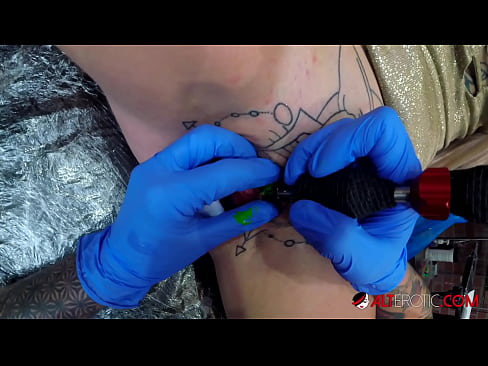 ❤️ Ekstreem tattooed hottie Sully Savage krige in tattoo op har klitoris ❤️ Russyske porno by ús fy.camporner.top